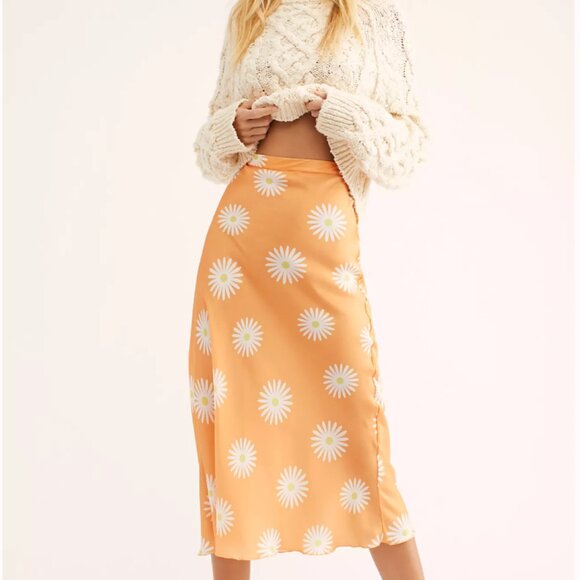 Free People Kendall Satin Midi Skirt Floral Daisy Print Orange New NWT Medium - Picture 3 of 11